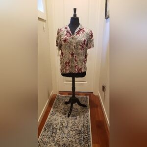 La Cabana Hawaiian Style Womans Floral Shirt in Cream and Purple